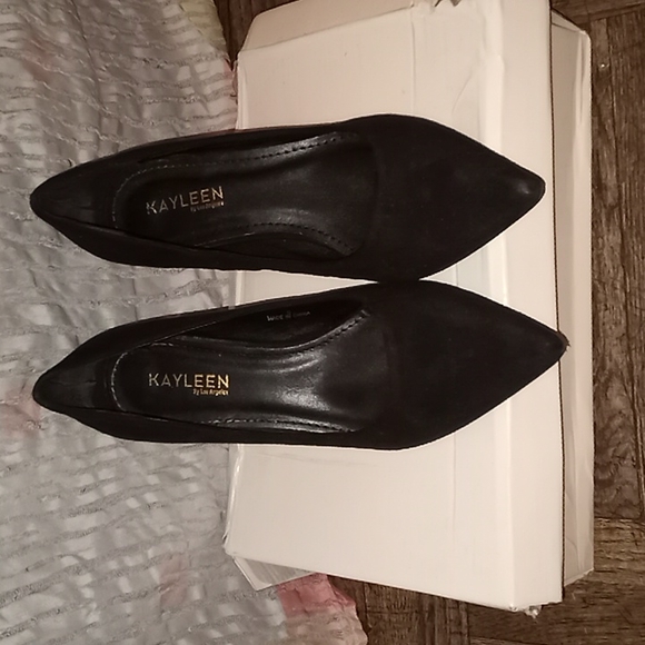 Shoes - Picture 3 of 4